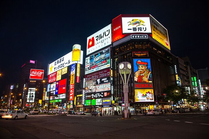 すすきのの風景